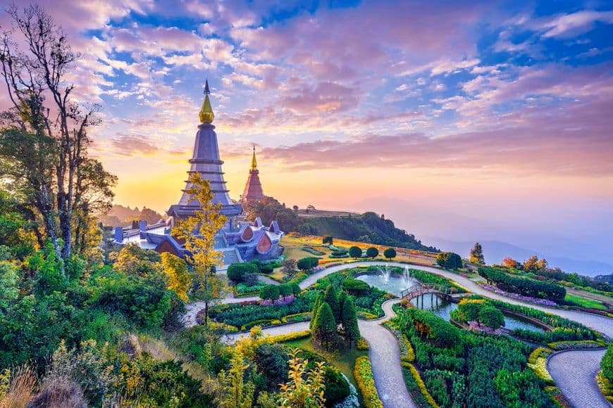 How Digital Nomads Build Wealth Through Global Real Estate